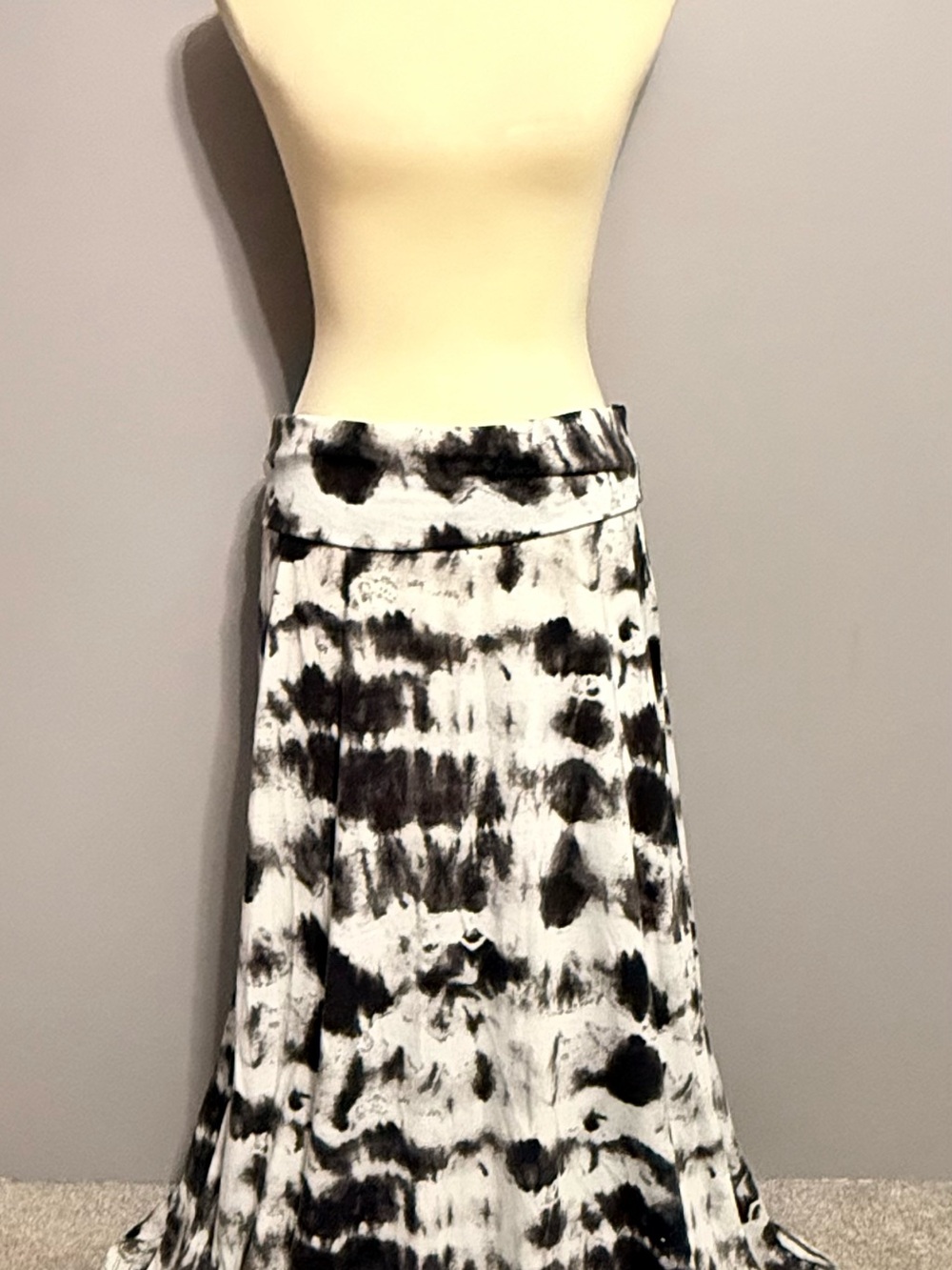 Flowing Black & White Tie-Dye Maxi Skirt